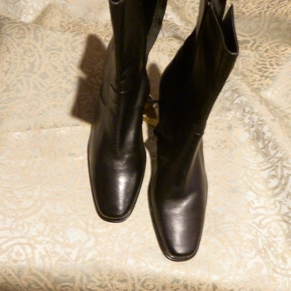isotoner Shoes - Isotoner  NEW Black  Leather Heeled Zippered Ankle Boots sz 9M